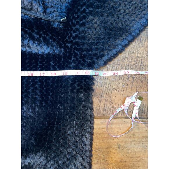 LIKE NEW Womens Talk of the Walk Faux Fur Black Soft Zip Up Coat Size Small - Picture 8 of 12